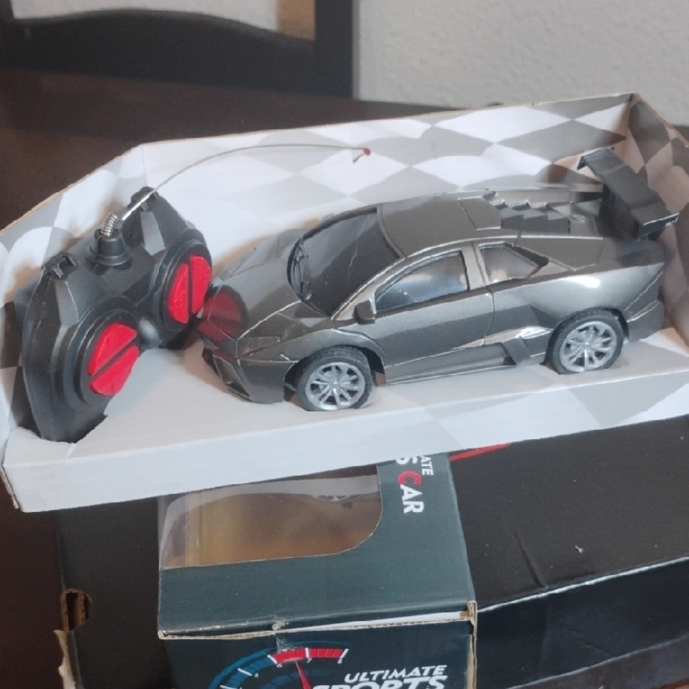 Ultimate Sports Car RC Model - Picture 2 of 6